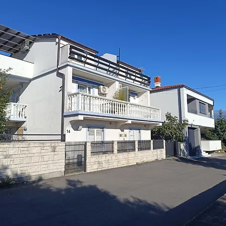 Appartement In With Sea View, Balcony, Air Conditioning, Wi-fi Novi Vinodolski
