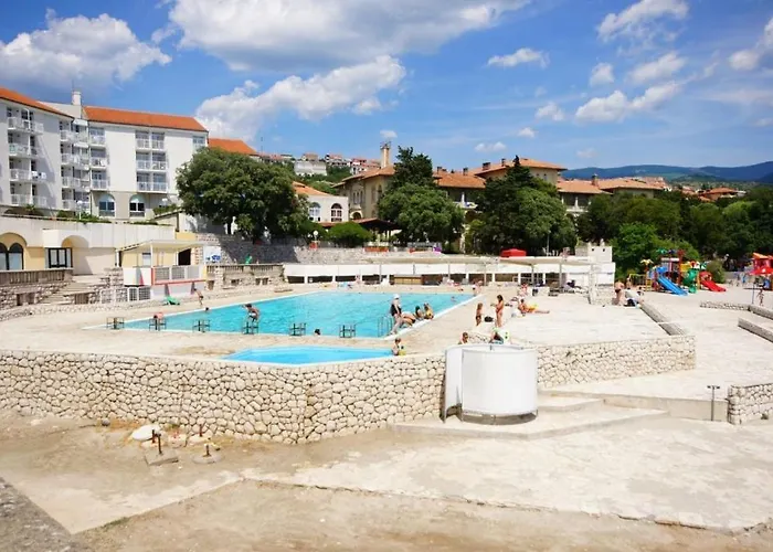 In With Sea View, Balcony, Air Conditioning, Wi-fi Apartment Novi Vinodolski